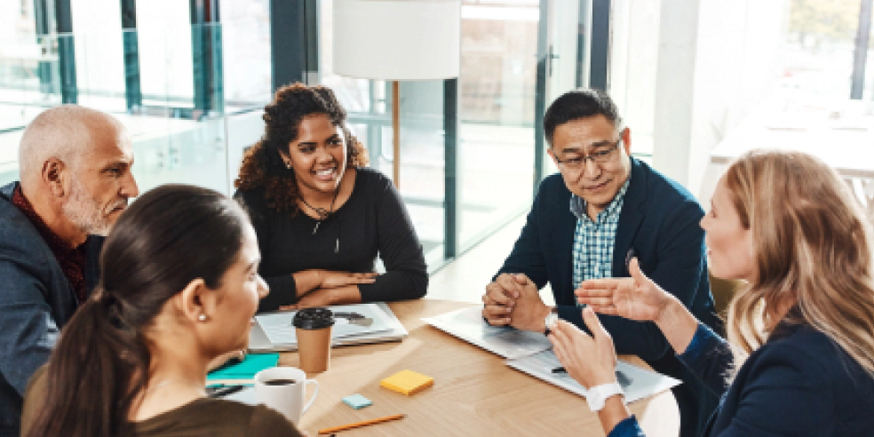 Team-meeting-woman-head-of-table